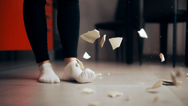 Perfect Uitje Met Vriendinnen Alles Kort En Klein Slaan In Rage Rooms